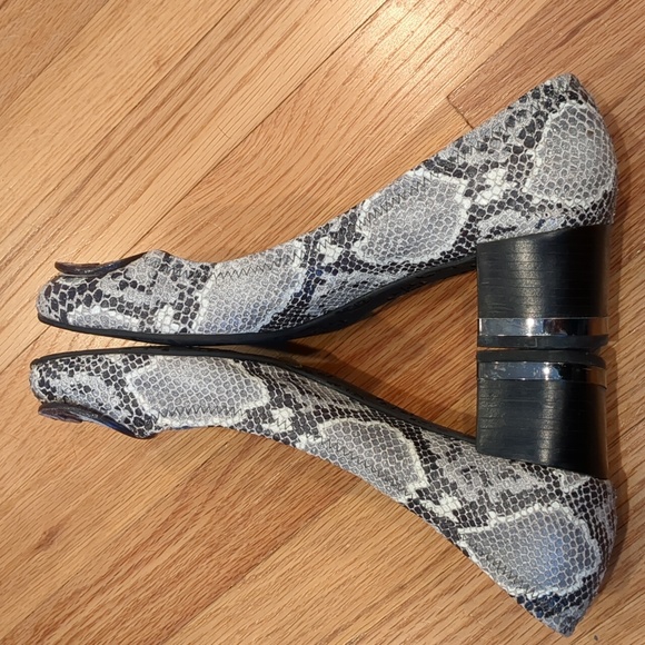 Tory Burch Amy snakeskin pump - Picture 6 of 11